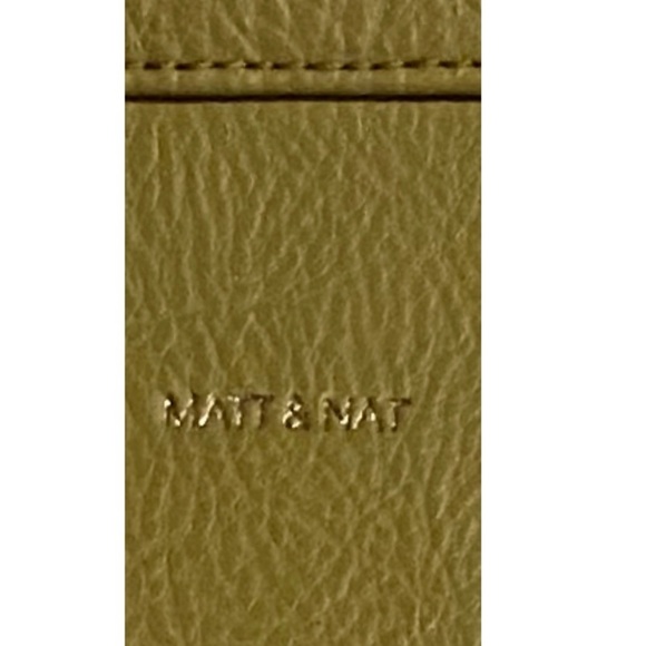 Matt & Nat Elegant green poly vinyl satchel Handbag - Picture 9 of 11